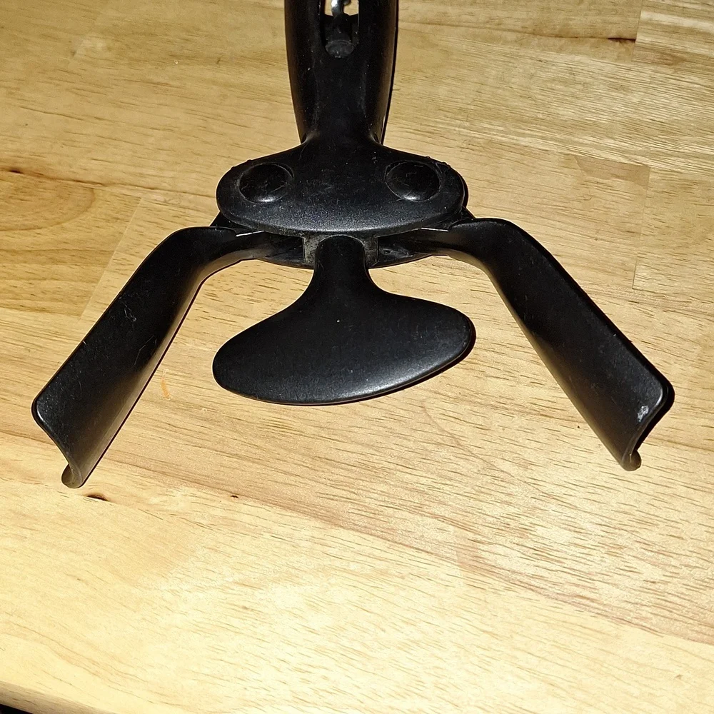 Wine bottle opener